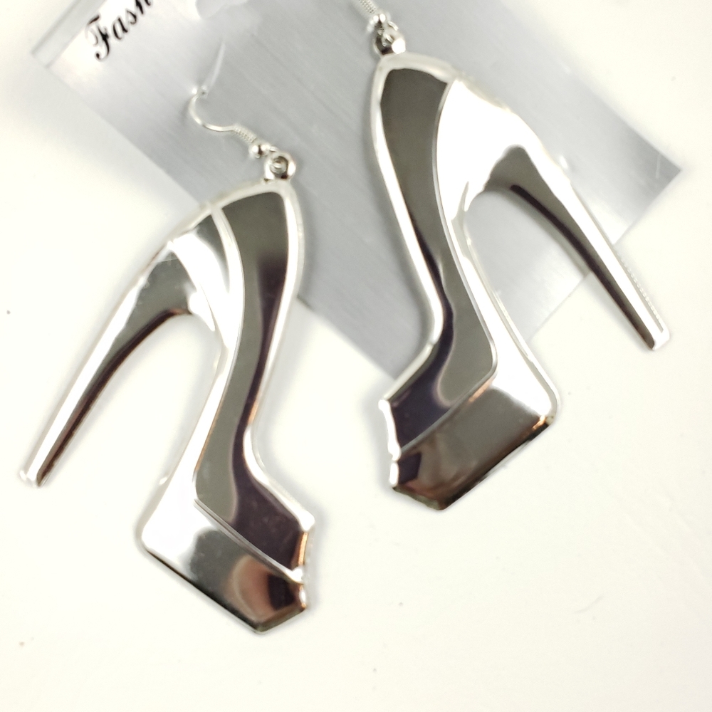 🌻 Silver Tone Stiletto Earrings
